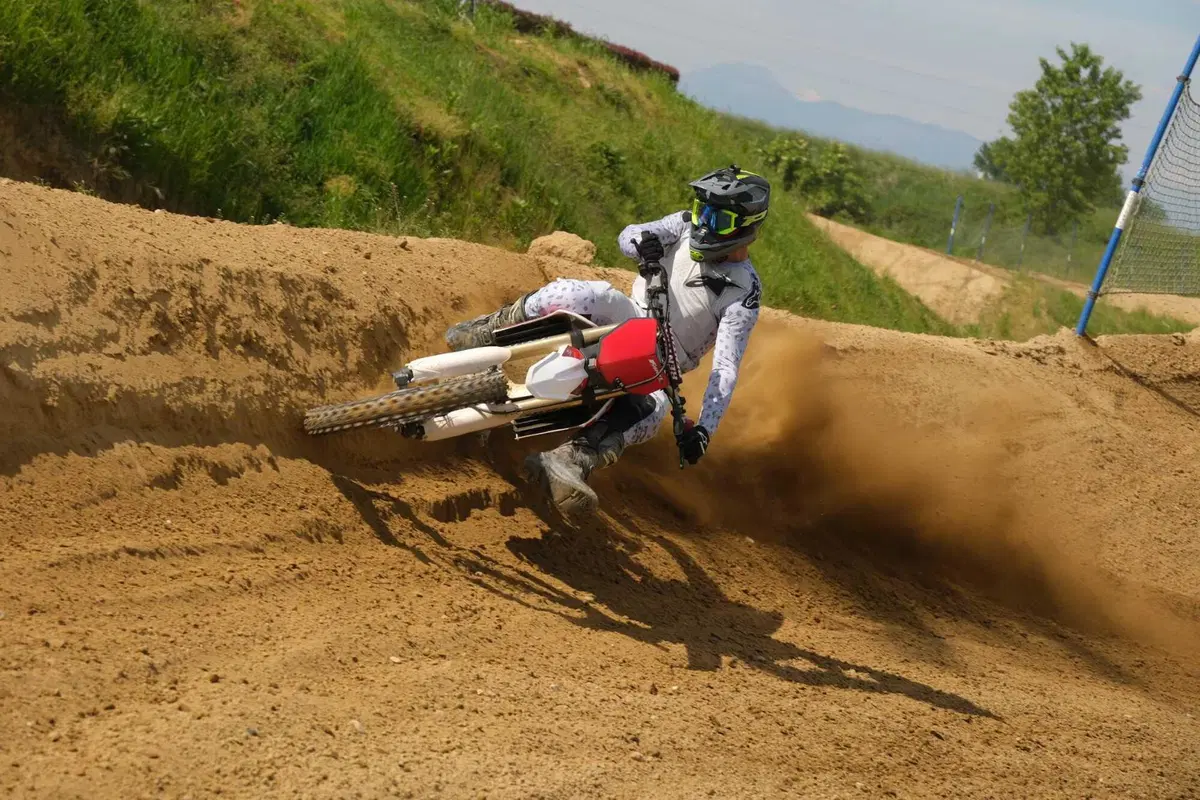 FANTIC XXF 450 TEST ESCLUSIVO: è la migliore moto da cross per correre oggi? (19)