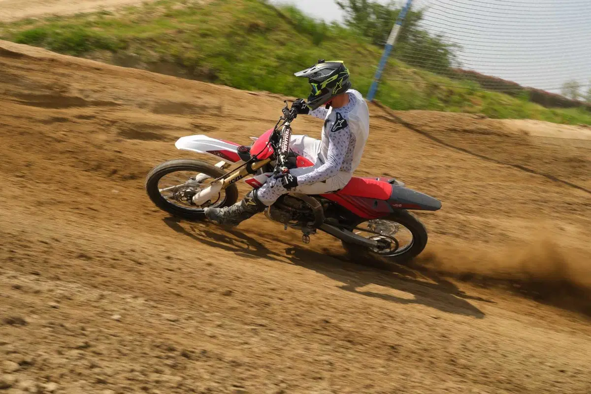FANTIC XXF 450 TEST ESCLUSIVO: è la migliore moto da cross per correre oggi? (20)