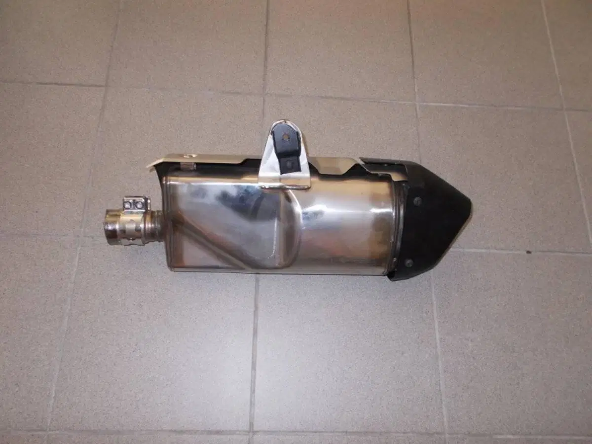 Terminale scarico originale Honda Africa Twin (2)