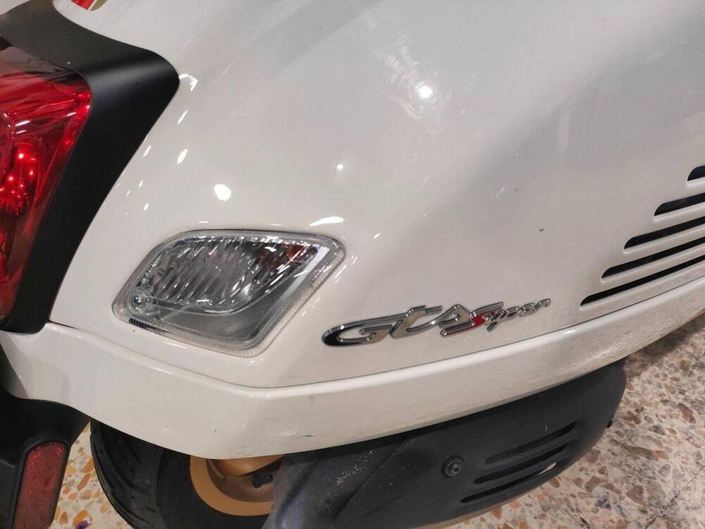 Vespa GTS 300 Super Racing Sixties Hpe (2021 - 22) (5)
