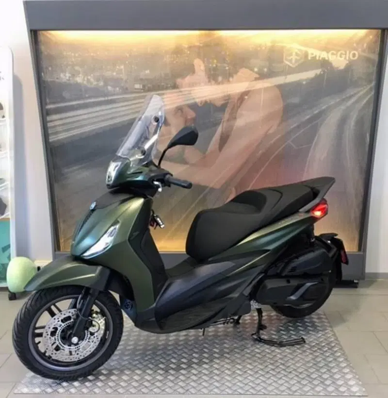 Piaggio Beverly 400 S (2025 - 26) (2)