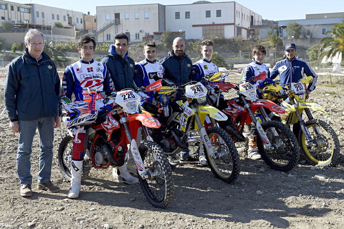 Da sinistra: Franco Gualdi (Coordinatore Enduro FMI), Andrea Verona, il Tecnico FMI Alex Zanni, Claudio Spanu, il Tecnico FMI Cristian Rossi, Giovanni Bonazzi, Gianluca Caroli, Simone Albergoni