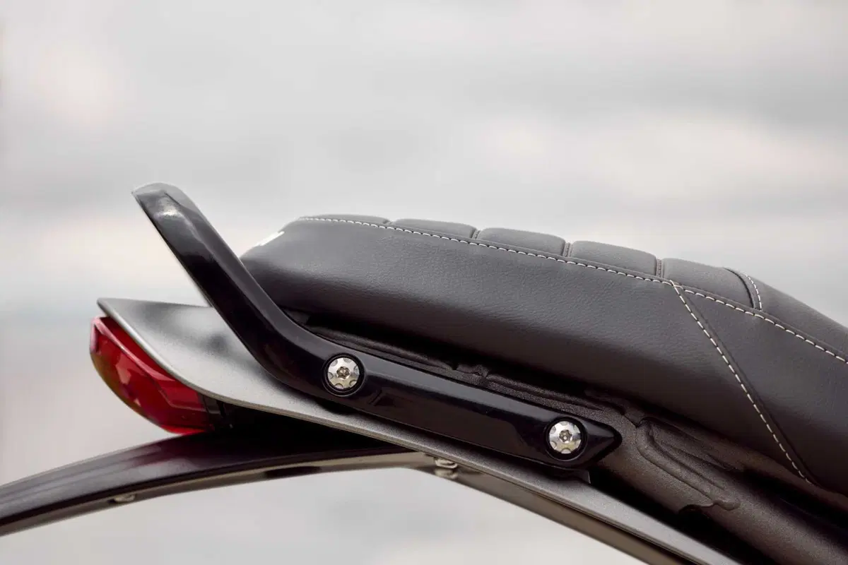 SOTTO EMBARGO. Triumph svela la sua nuova roadster: ecco a voi la Speed 400! [VIDEO] (30)