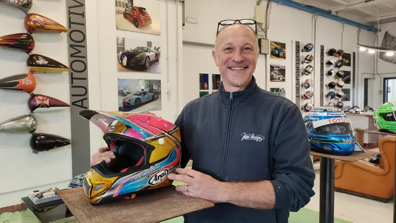 KAOS Design: quando l'aerografo trasforma il casco in pura arte