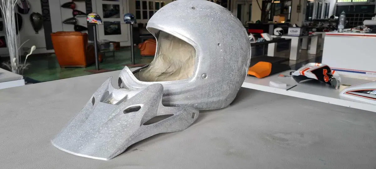 Le fasi di lavorazione del casco