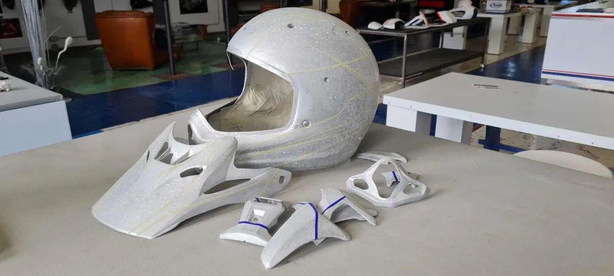Le fasi di lavorazione del casco (2)