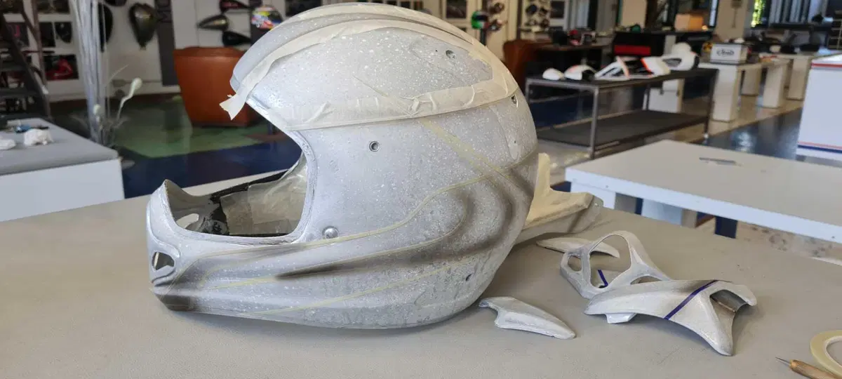 Le fasi di lavorazione del casco (3)