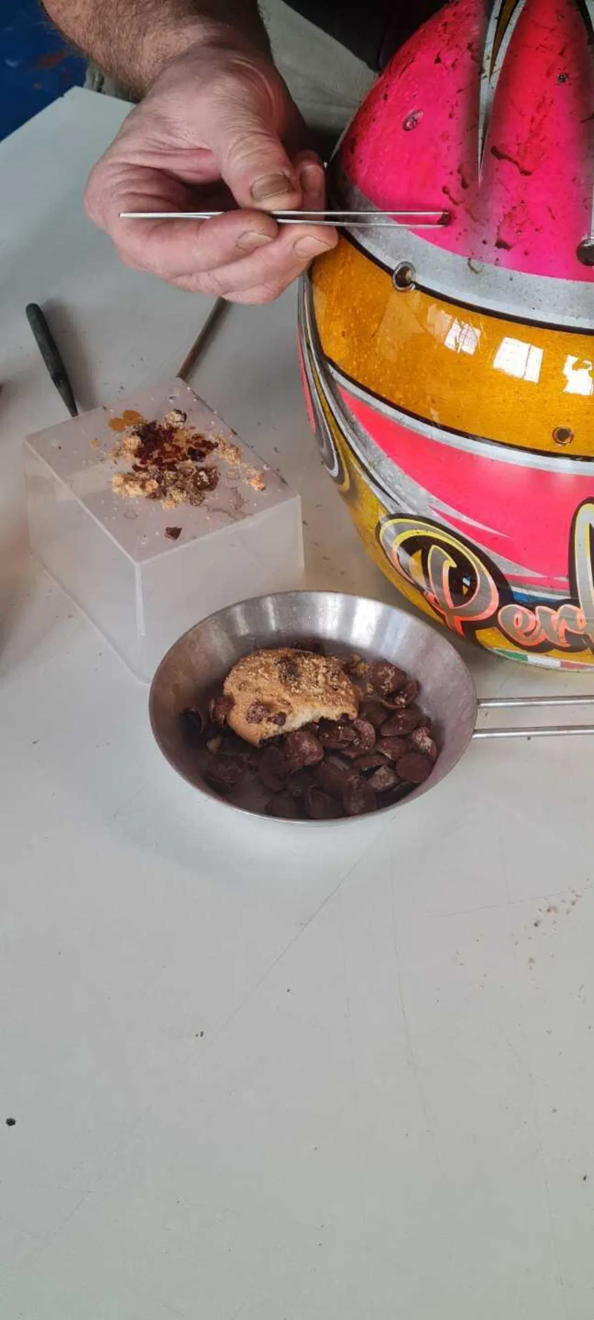 Le fasi di lavorazione del casco (10)