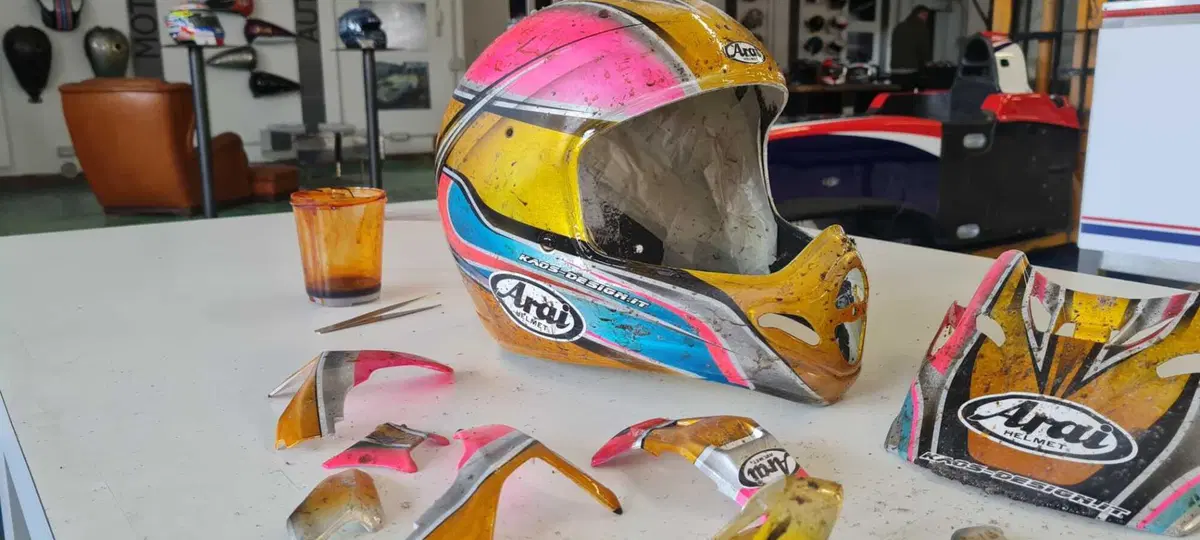 Le fasi di lavorazione del casco (14)