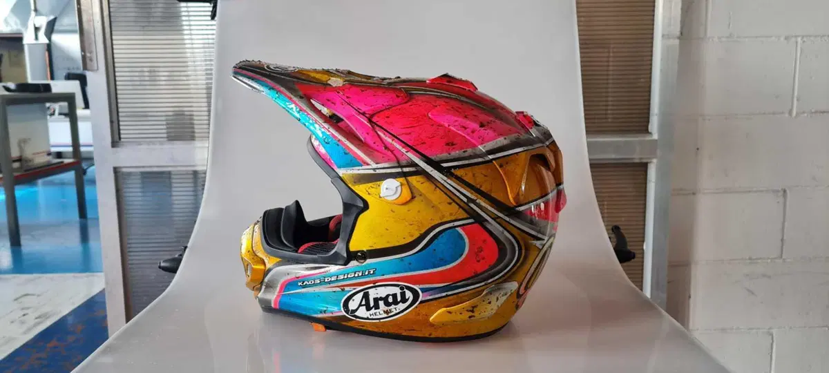 KAOS Design: quando l'aerografo trasforma il casco in pura arte (3)