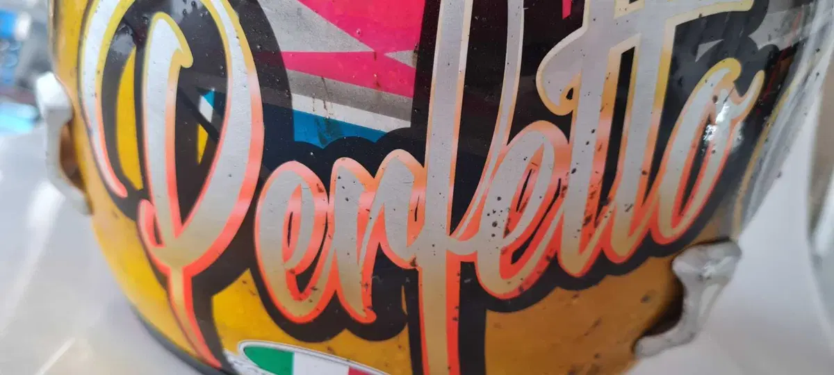 KAOS Design: quando l'aerografo trasforma il casco in pura arte