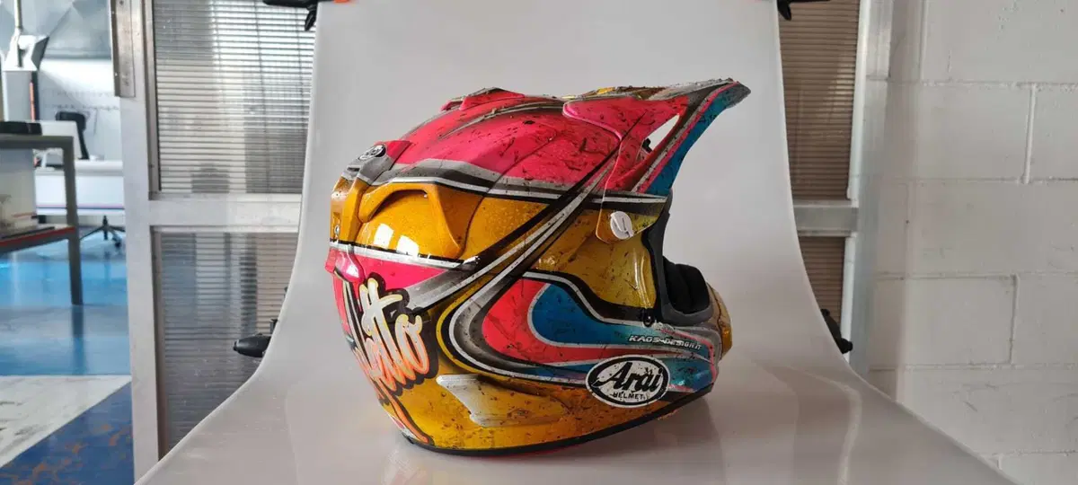 KAOS Design: quando l'aerografo trasforma il casco in pura arte (7)