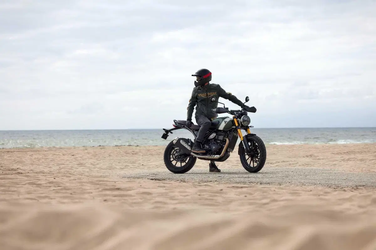 SOTTO EMBARGO. Triumph toglie i veli alla nuova Scrambler 400 X. Di stile ne abbiamo? [VIDEO] (2)