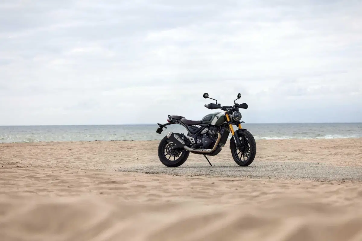 SOTTO EMBARGO. Triumph toglie i veli alla nuova Scrambler 400 X. Di stile ne abbiamo? [VIDEO] (3)