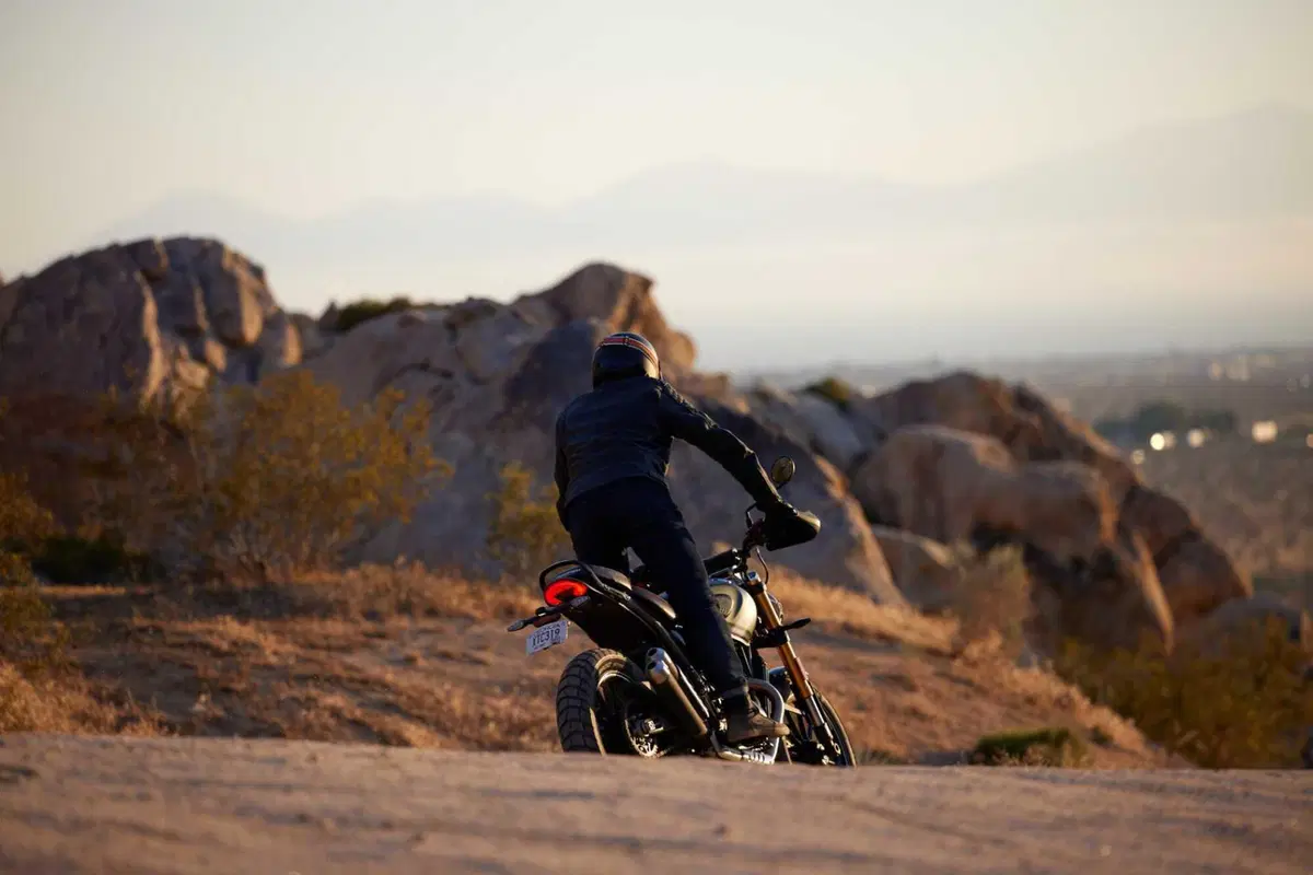 SOTTO EMBARGO. Triumph toglie i veli alla nuova Scrambler 400 X. Di stile ne abbiamo? [VIDEO] (8)