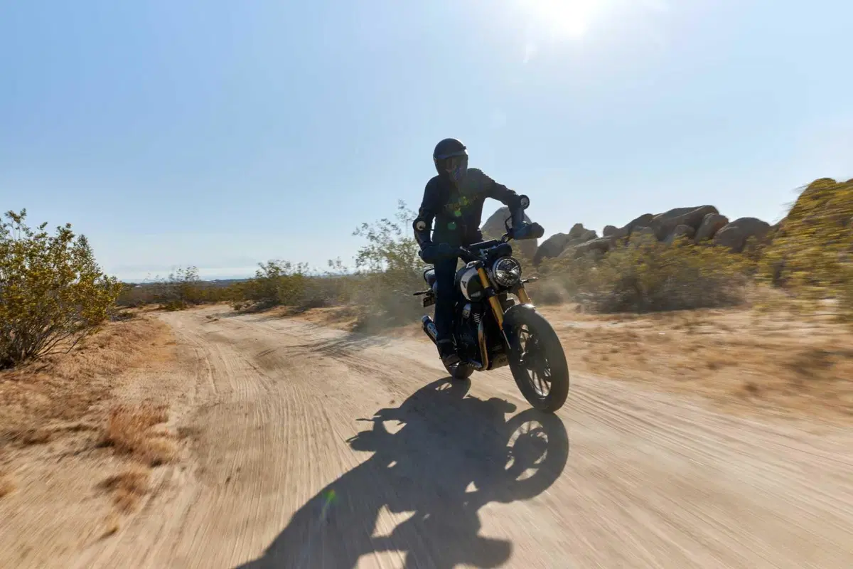 SOTTO EMBARGO. Triumph toglie i veli alla nuova Scrambler 400 X. Di stile ne abbiamo? [VIDEO] (9)
