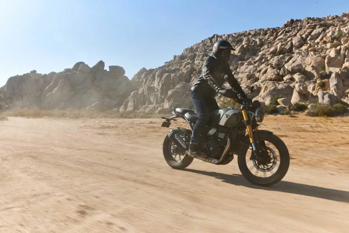SOTTO EMBARGO. Triumph toglie i veli alla nuova Scrambler 400 X. Di stile ne abbiamo? [VIDEO] (11)