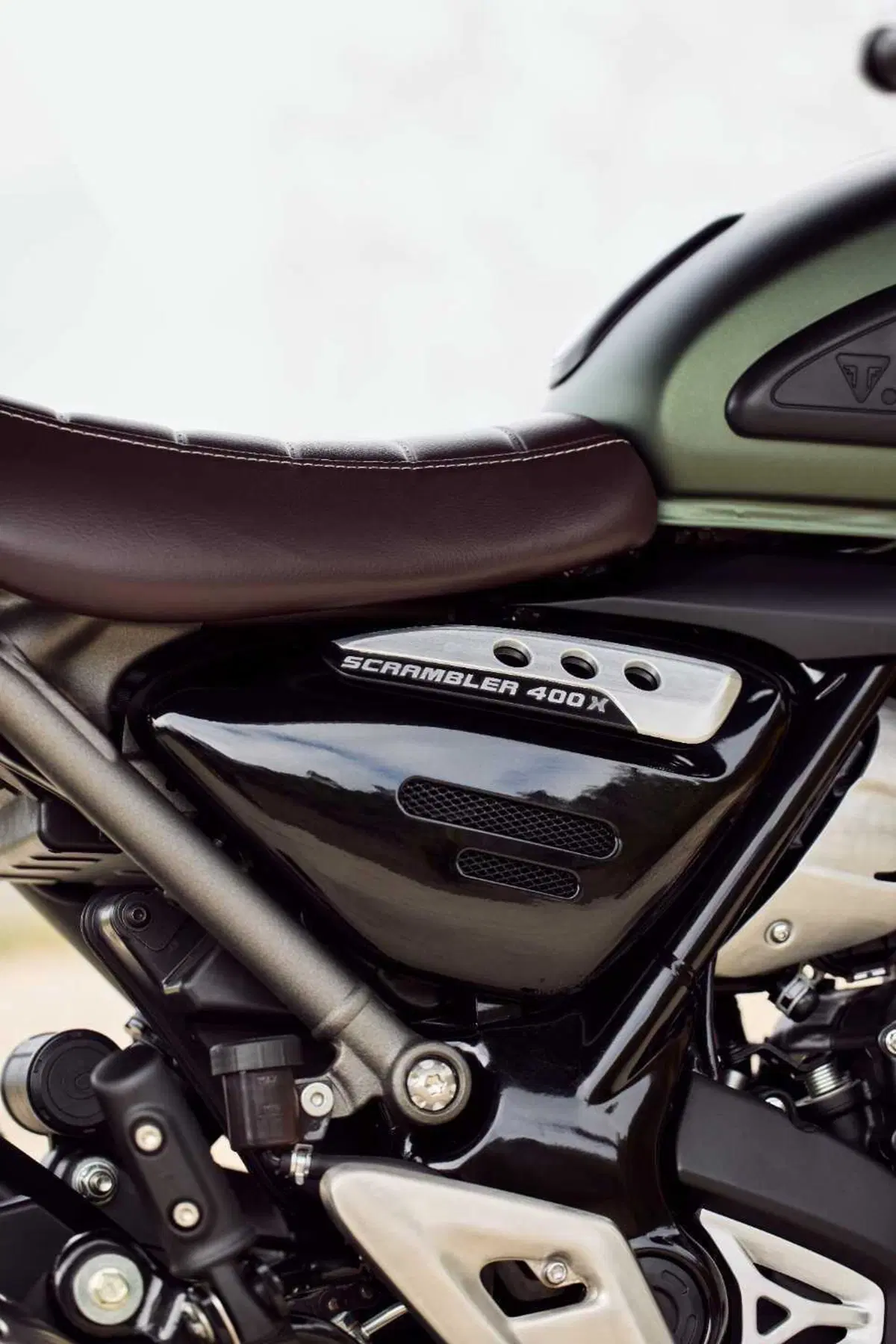 SOTTO EMBARGO. Triumph toglie i veli alla nuova Scrambler 400 X. Di stile ne abbiamo? [VIDEO] (17)