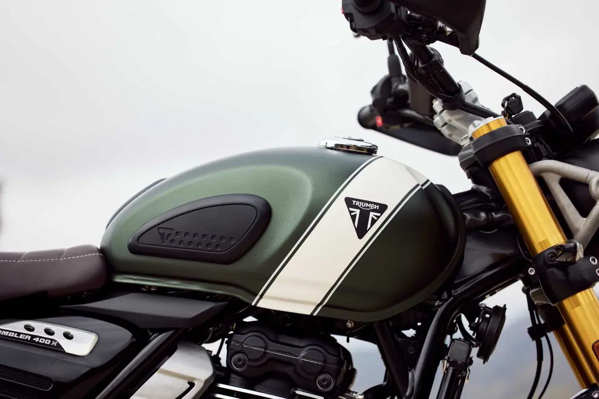 SOTTO EMBARGO. Triumph toglie i veli alla nuova Scrambler 400 X. Di stile ne abbiamo? [VIDEO] (19)