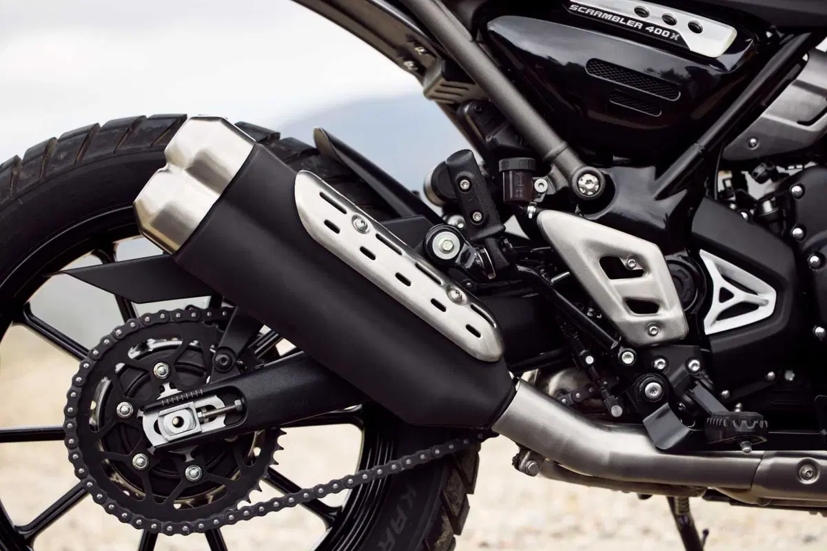 SOTTO EMBARGO. Triumph toglie i veli alla nuova Scrambler 400 X. Di stile ne abbiamo? [VIDEO] (21)