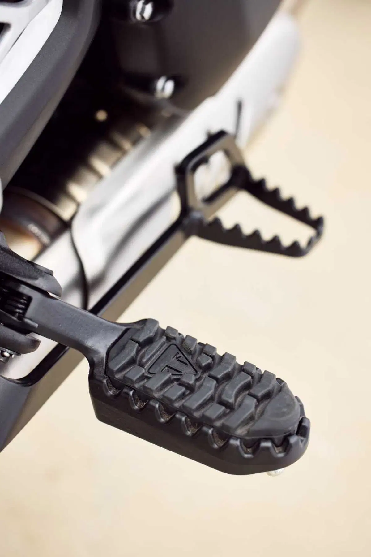 SOTTO EMBARGO. Triumph toglie i veli alla nuova Scrambler 400 X. Di stile ne abbiamo? [VIDEO] (23)