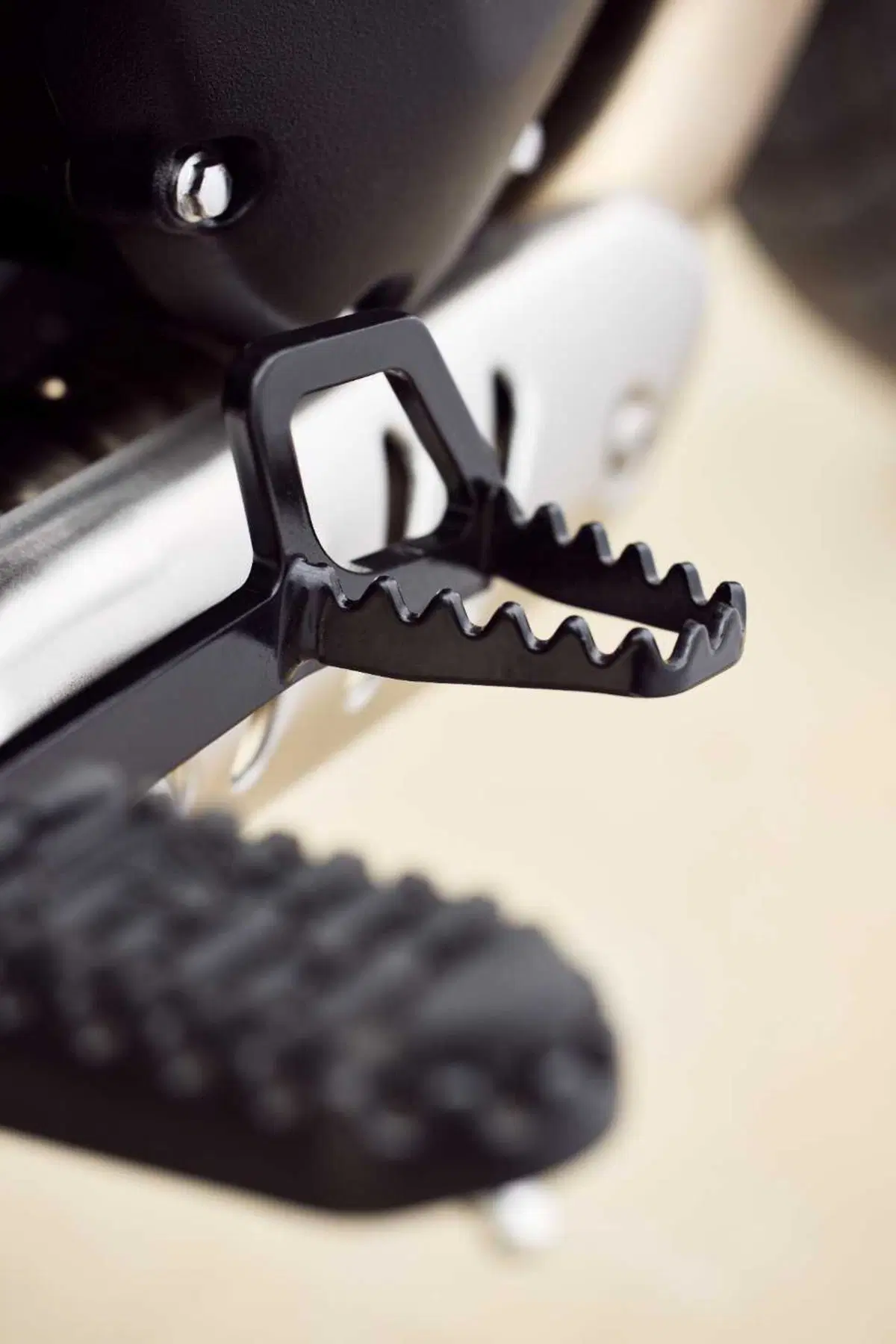 SOTTO EMBARGO. Triumph toglie i veli alla nuova Scrambler 400 X. Di stile ne abbiamo? [VIDEO] (24)