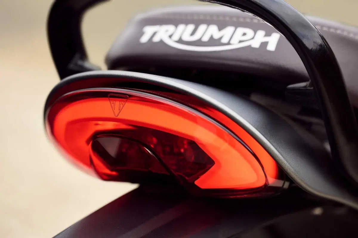 SOTTO EMBARGO. Triumph toglie i veli alla nuova Scrambler 400 X. Di stile ne abbiamo? [VIDEO] (25)