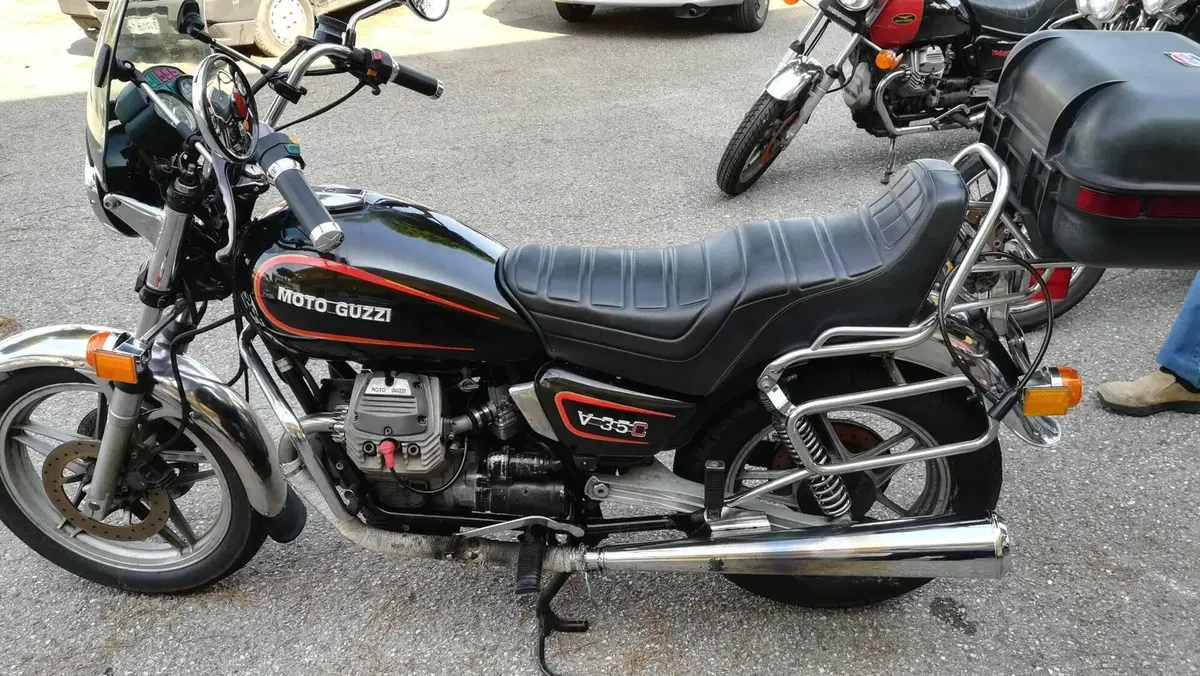 Moto Guzzi V35c (3)