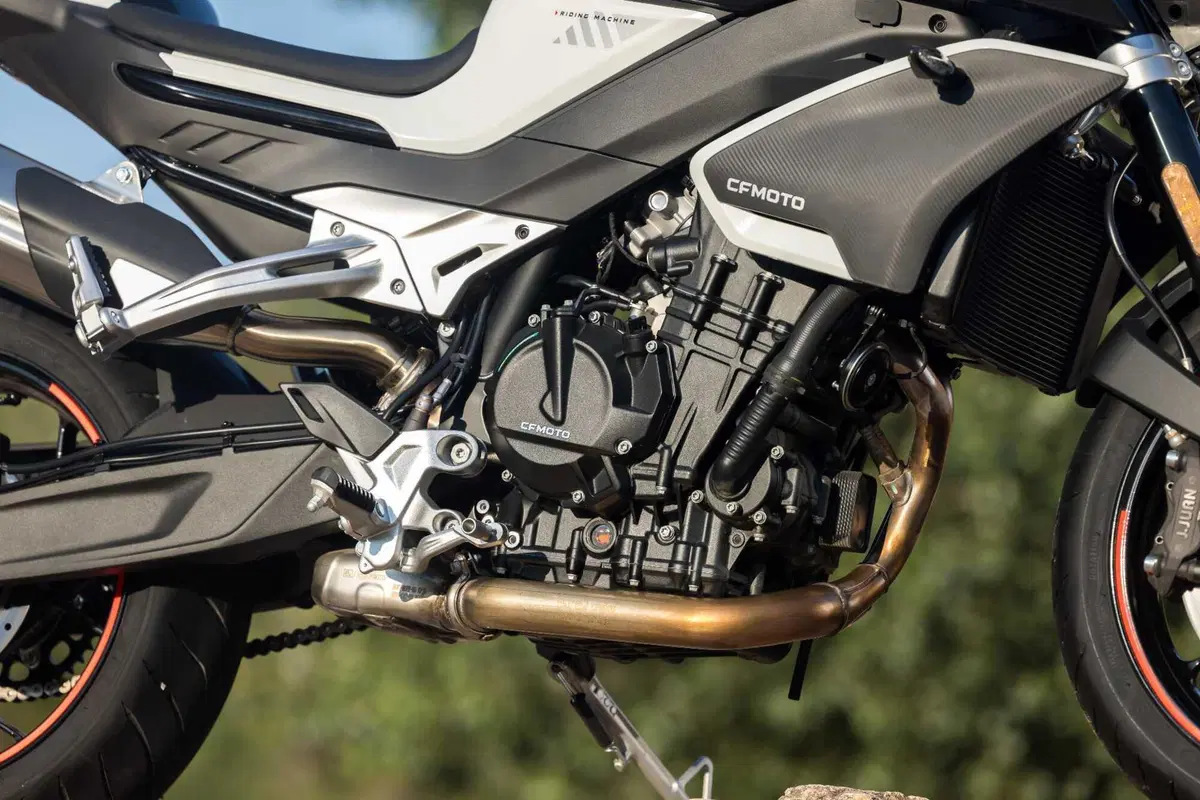 CFMOTO 800NK TEST: guanto di sfida!