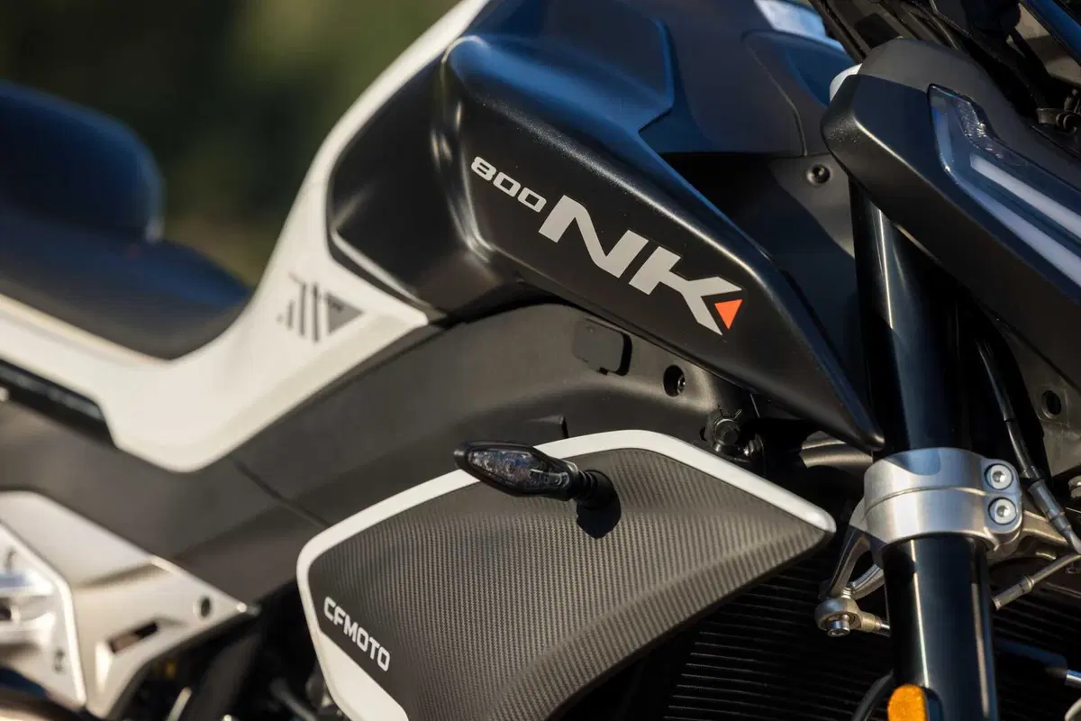 CFMOTO 800NK TEST: guanto di sfida! (2)