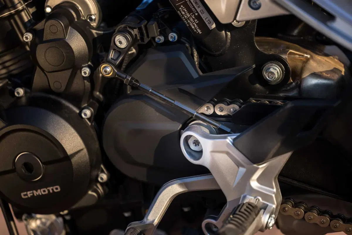 CFMOTO 800NK TEST: guanto di sfida! (11)