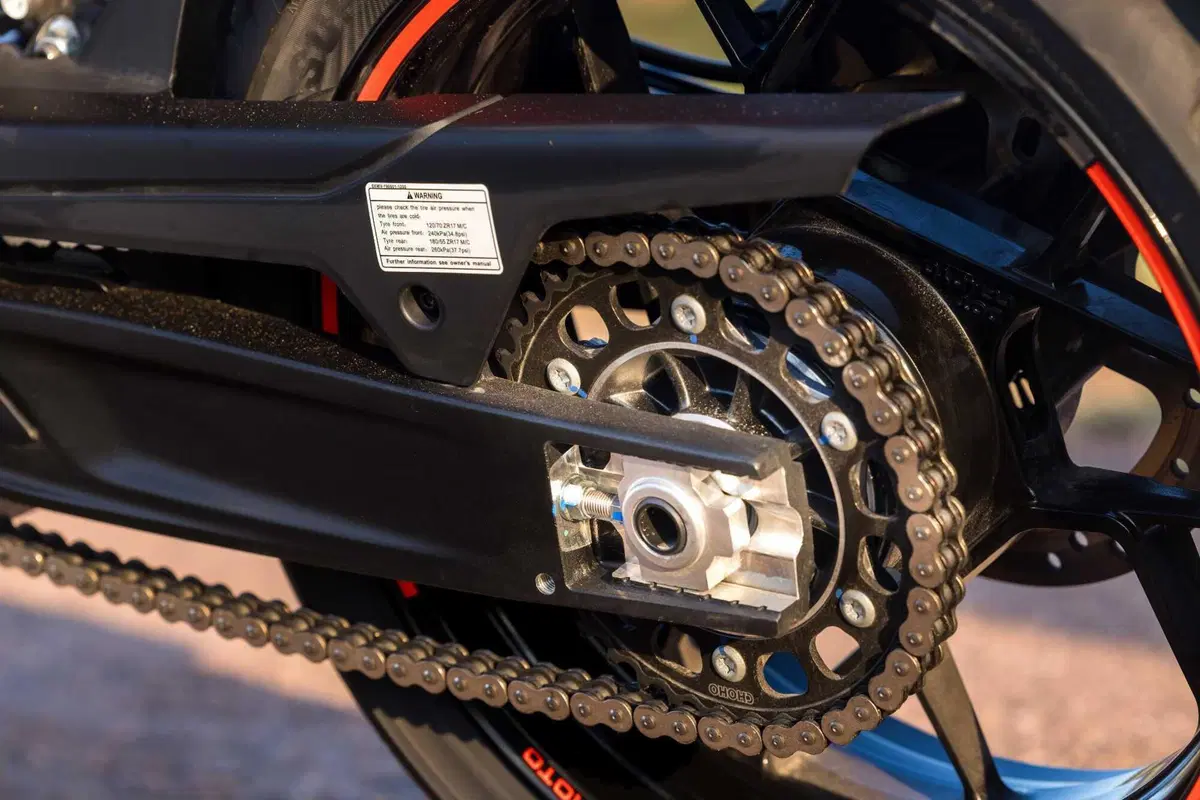 CFMOTO 800NK TEST: guanto di sfida! (13)