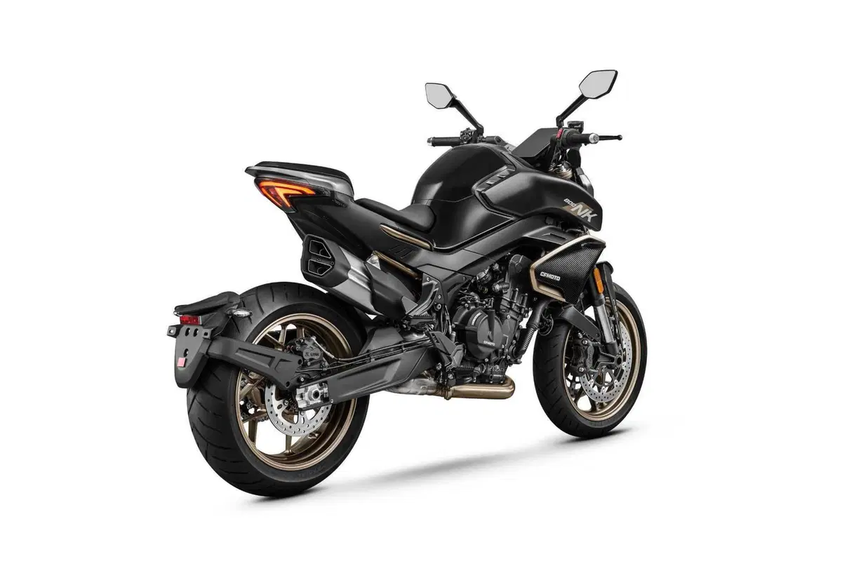 CFMOTO 800NK TEST: guanto di sfida! (9)