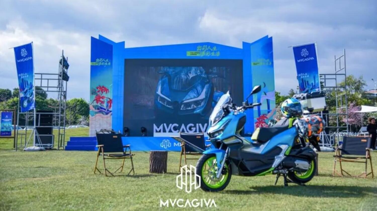 La marca è MVCagiva, ma di italiano ha ben poco: ecco il Crazy Weekend 150 ADV [GALLERY]