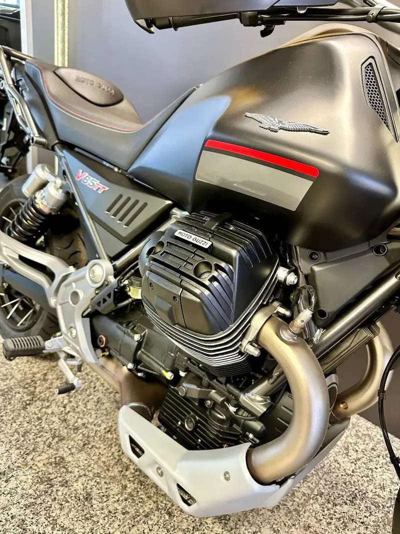 Moto Guzzi V85 TT (2024 - 26) (9)