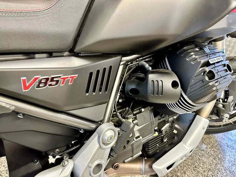 Moto Guzzi V85 TT (2024 - 26) (10)
