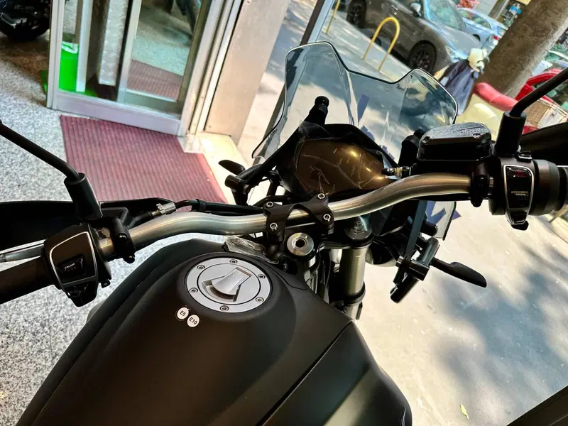 Moto Guzzi V85 TT (2024 - 26) (11)