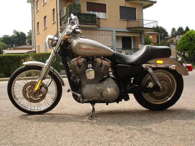 Harley-Davidson 883 Custom (2006 - 07) - XL 883C