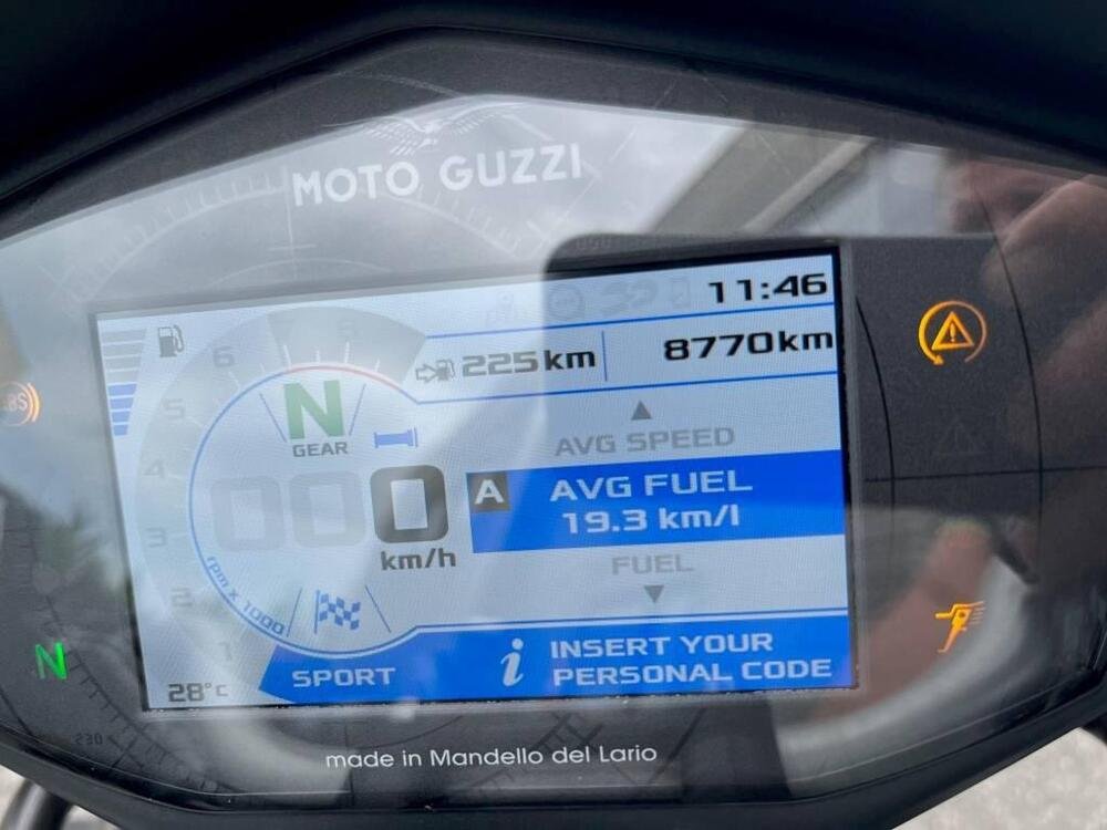 Moto Guzzi V85 TT Guardia d'Onore (2022 - 23) (5)