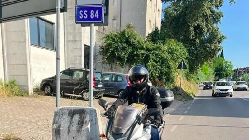 La moto non ha et&agrave;: giornalista giapponese 84enne sale in sella alla scoperta dell'Abruzzo