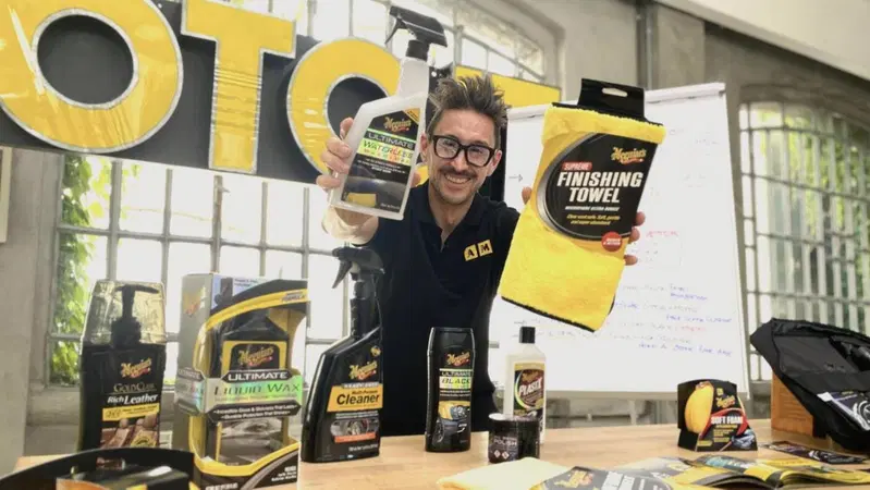 Meguiar's Ultimate Waterless Wash &amp; Wax: &egrave; lui il miglior pulitore a secco?