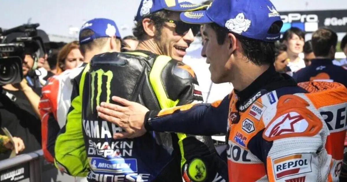 MotoGP 2023. Valentino Rossi e Marc Marquez firmano quadri per un'asta benefica