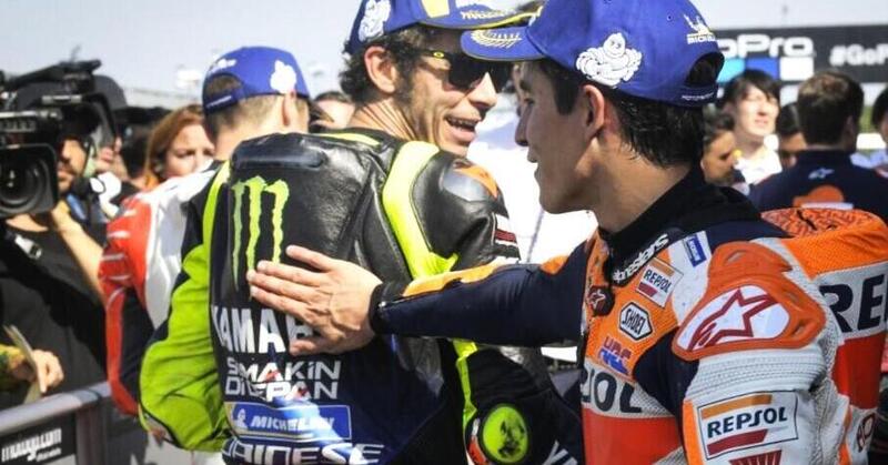 MotoGP 2023. Valentino Rossi e Marc Marquez firmano quadri per un&#039;asta benefica