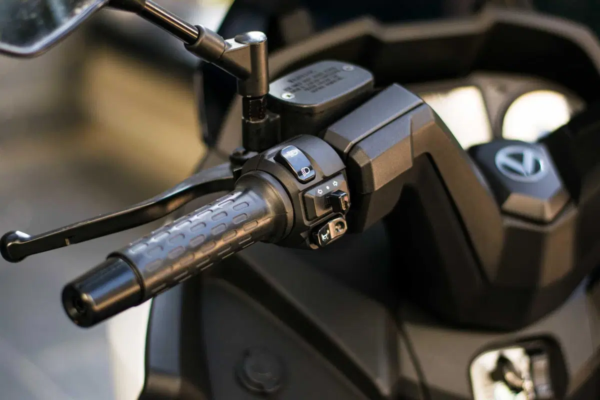 Nerva Exe: abbiamo provato lo scooter elettrico GT con batterie LFP (4)