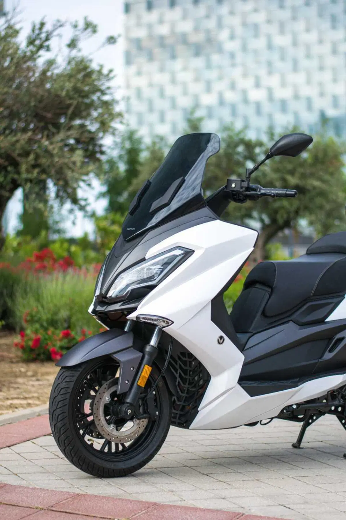 Nerva Exe: abbiamo provato lo scooter elettrico GT con batterie LFP (8)