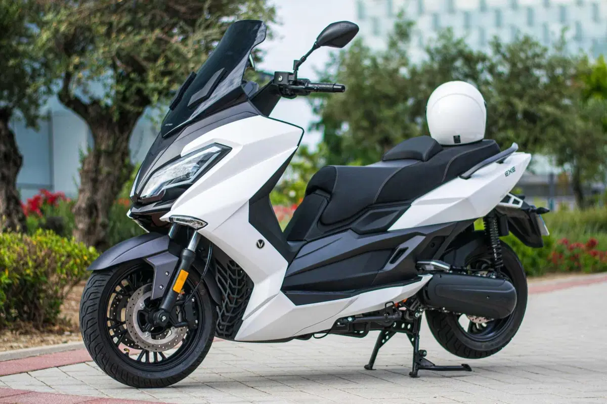 Nerva Exe: abbiamo provato lo scooter elettrico GT con batterie LFP (9)