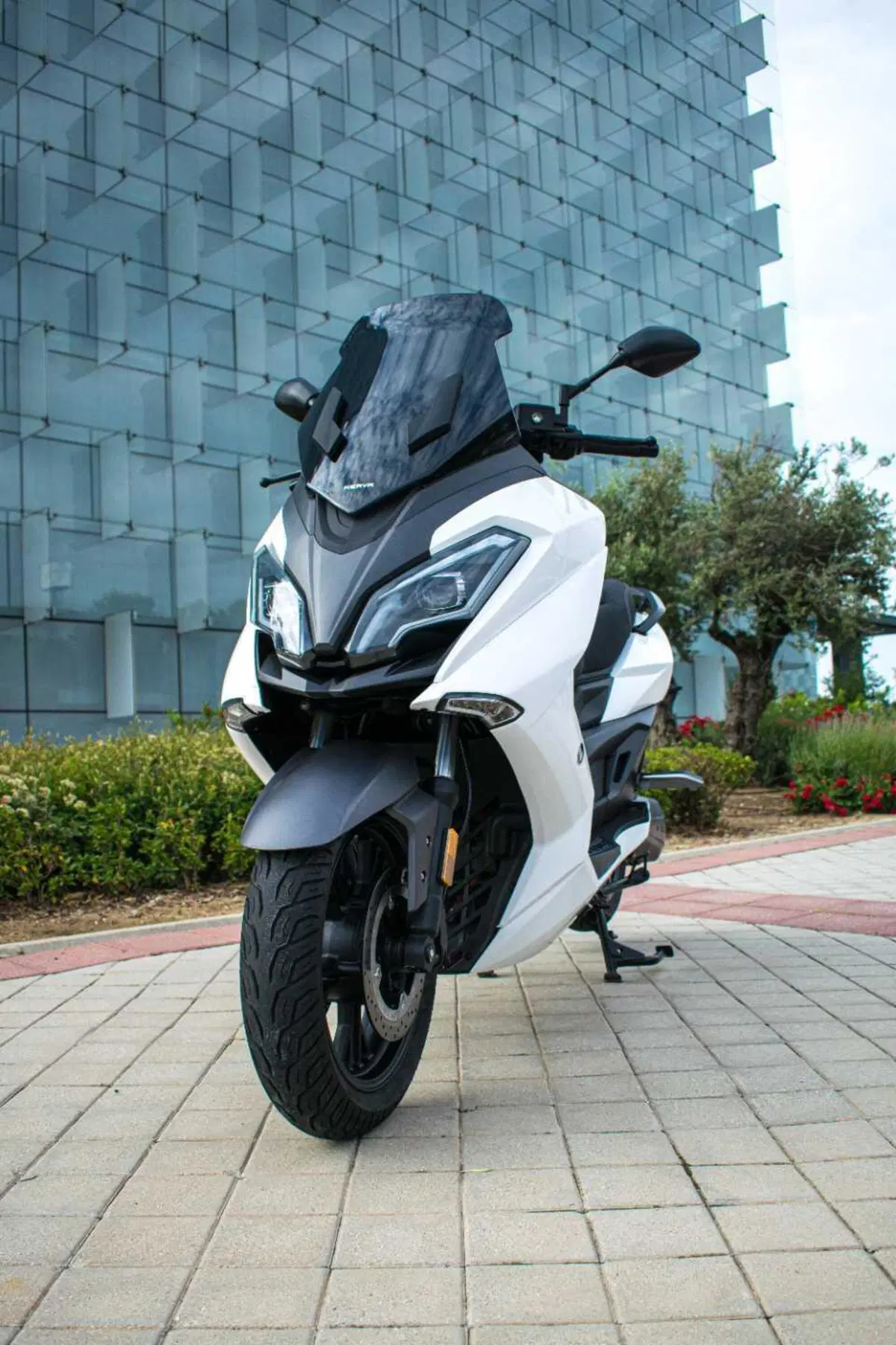 Nerva Exe: abbiamo provato lo scooter elettrico GT con batterie LFP (10)