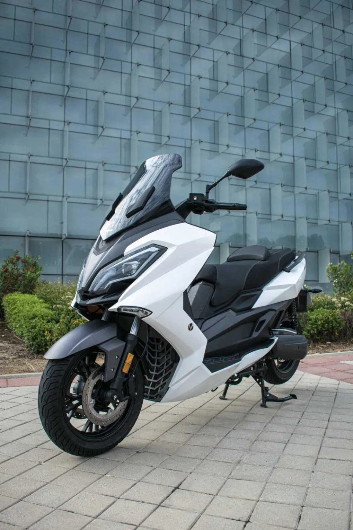 Nerva Exe: abbiamo provato lo scooter elettrico GT con batterie LFP (14)