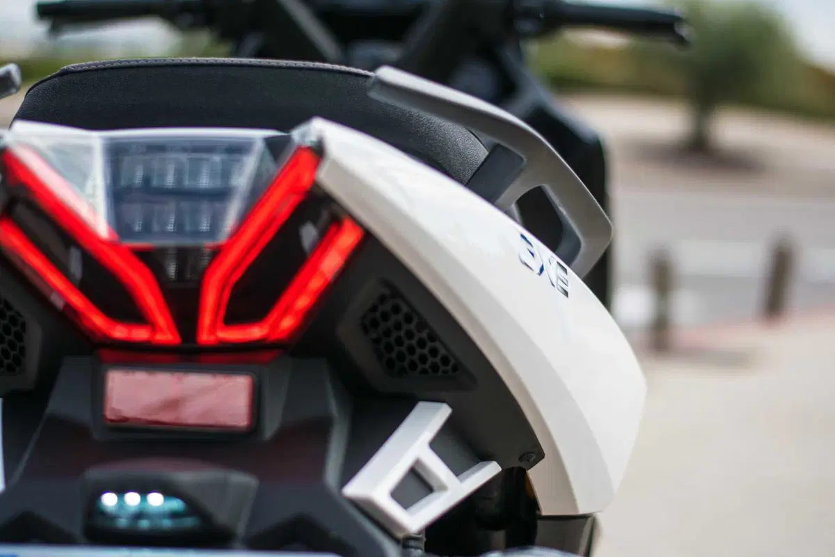 Nerva Exe: abbiamo provato lo scooter elettrico GT con batterie LFP (22)
