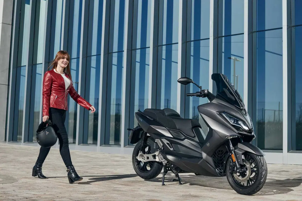 Nerva Exe: abbiamo provato lo scooter elettrico GT con batterie LFP (2)